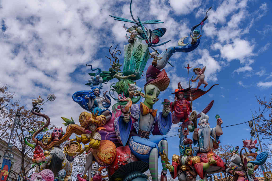 Valencia - fallas 2023 - 4 premio - falla Na Jordana - Clover earth 03.jpg